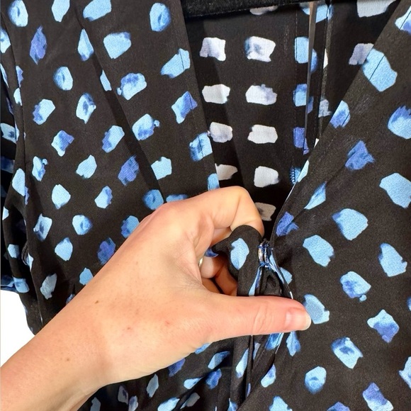 Amour Vert Fantasia Washable Silk Twisted Wide Leg Jumpsuit in Squared Up - Picture 8 of 11